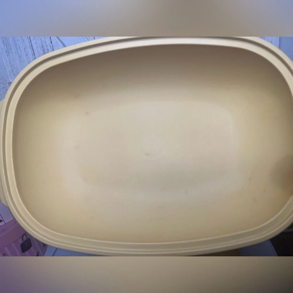 Tupperware vintage Yellow microwave veggie steamer